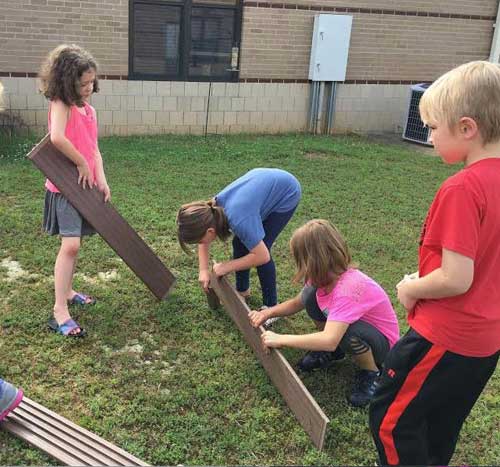 photo of Stagecoach Elementary students building garden bed